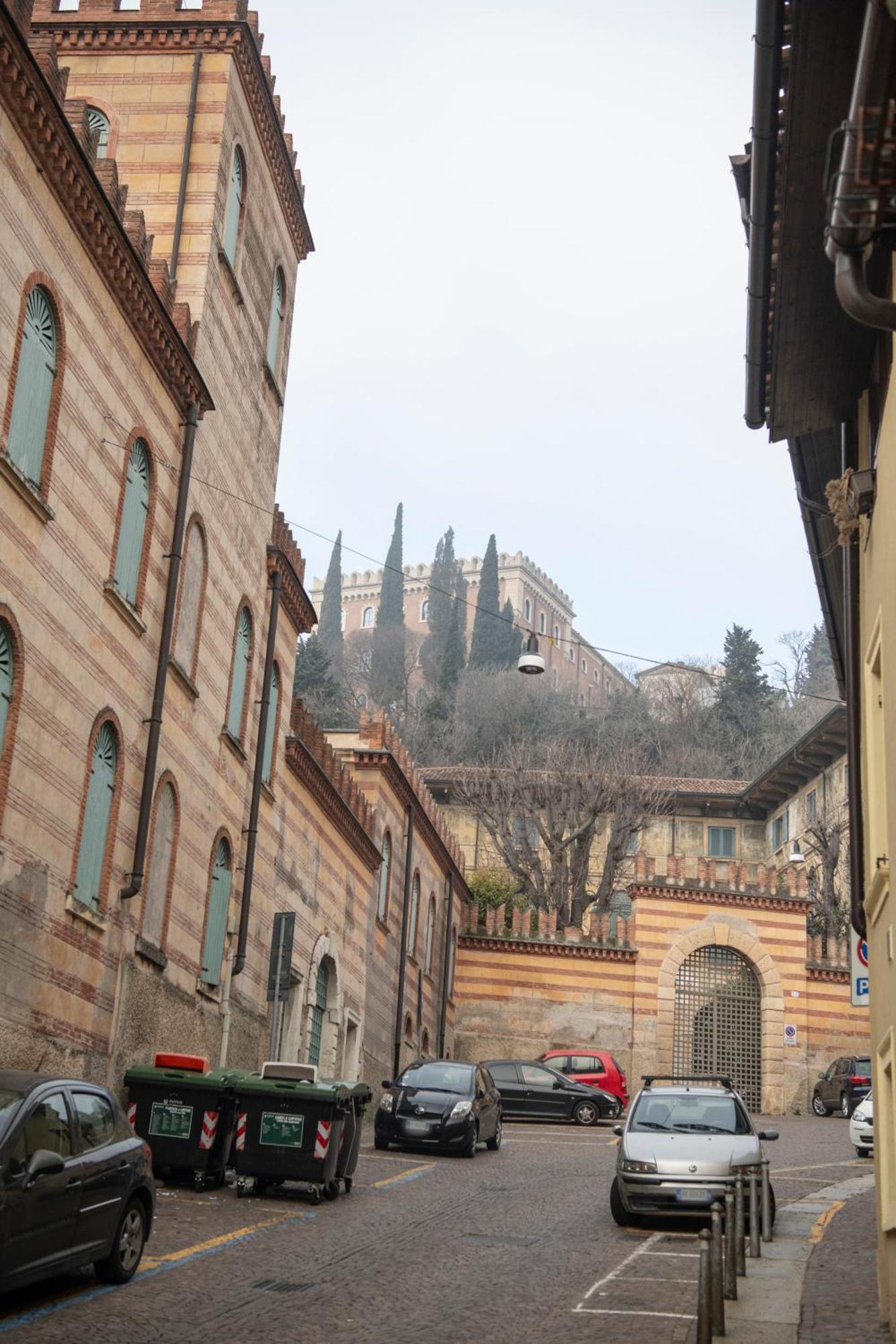 Ai Piedi Del Castello / 4Pl / Apt. Full Verona Exteriér fotografie
